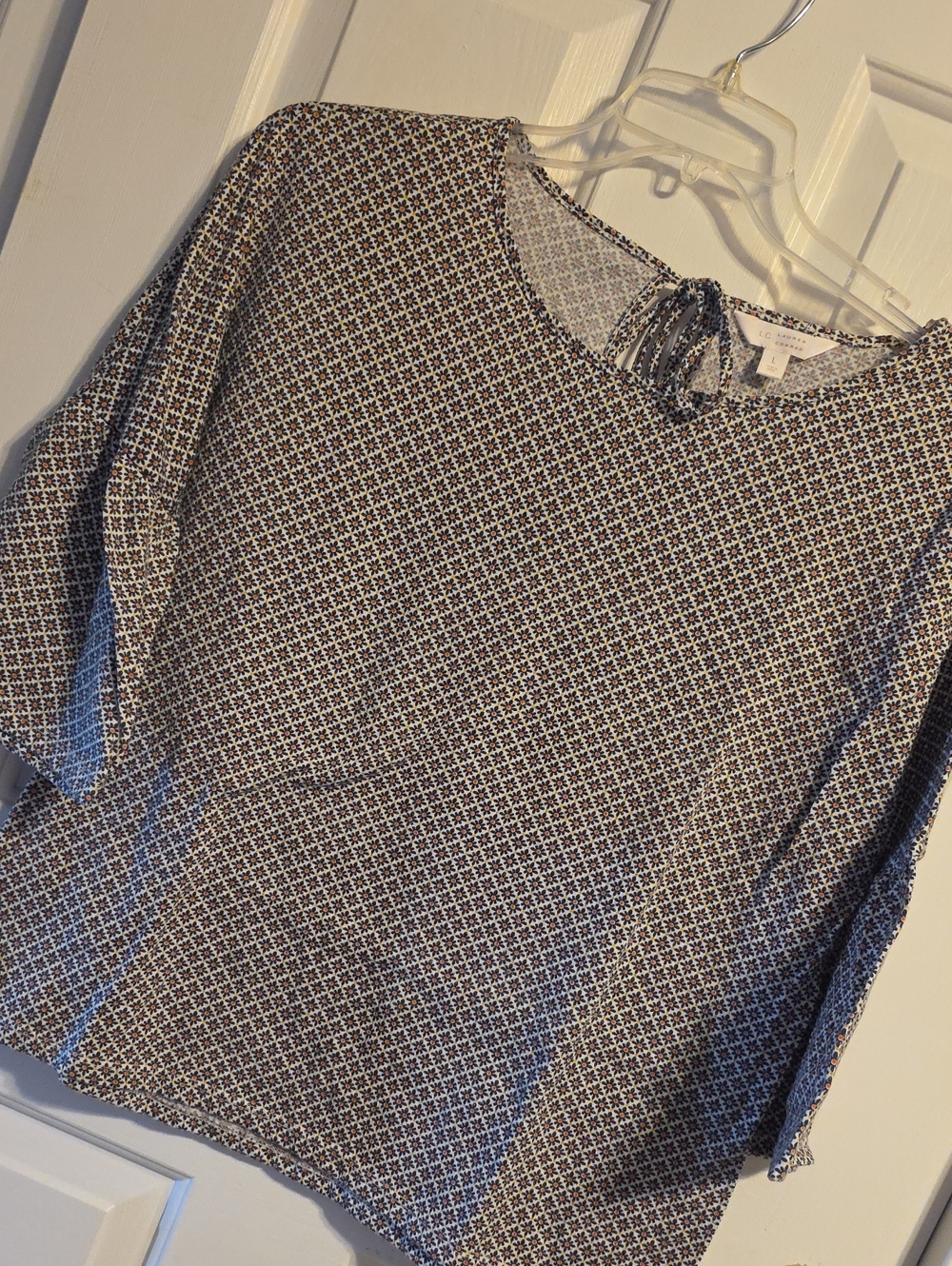 LC Lauren Conrad Blue and White Geometric Tie-Neck Blouse T064